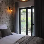 Hostel Casa Dona Alzira *