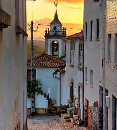 Casa Dona Alzira بيت شباب