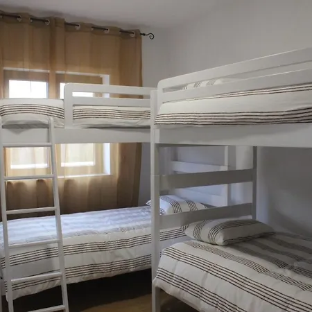 Casa Dona Alzira بيت شباب أرغانيل