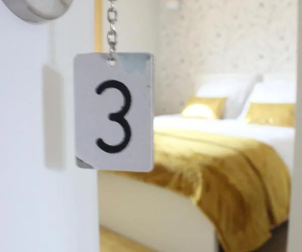 Casa Dona Alzira ホステル アルガニル